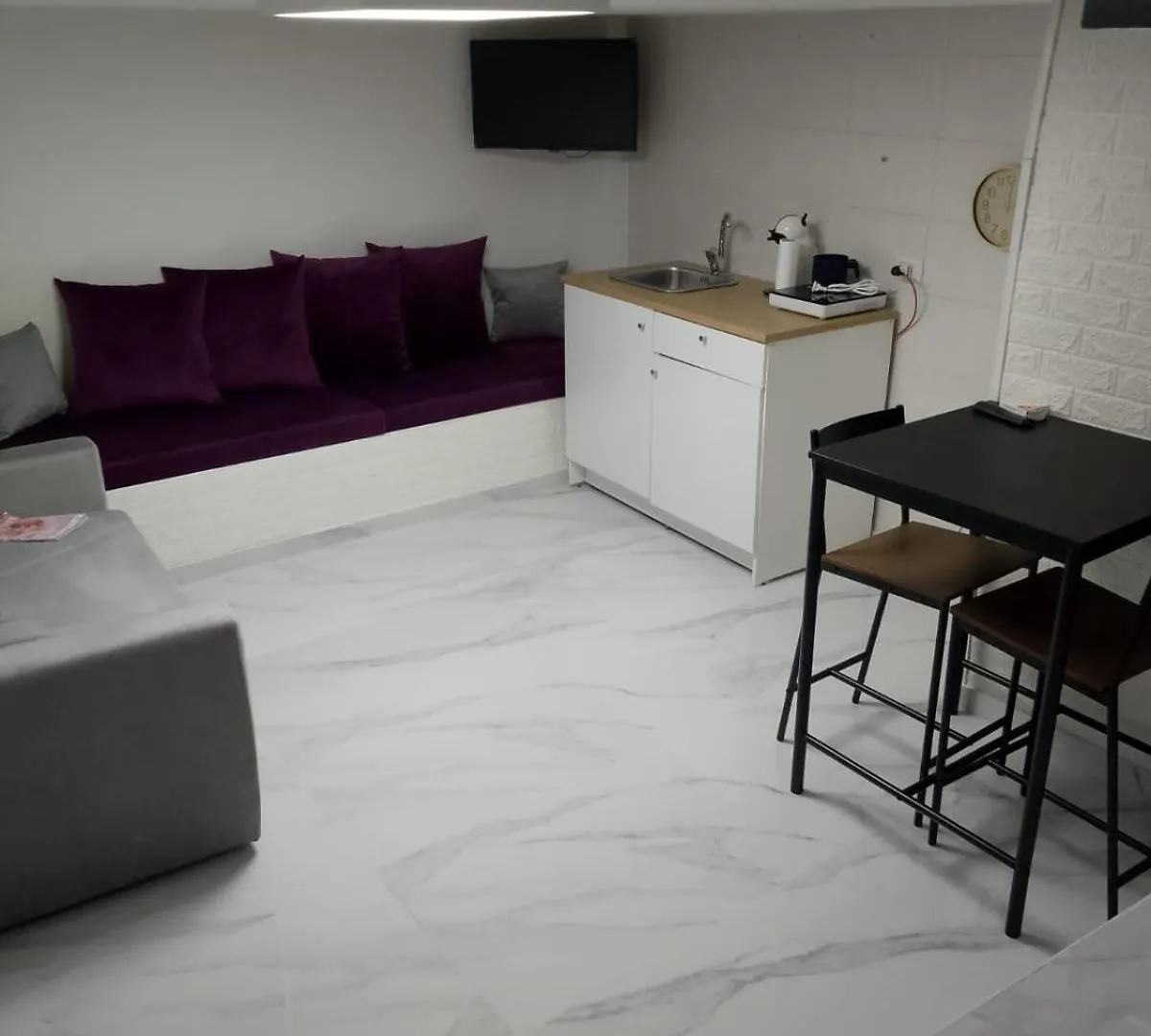 Quen Apartment Naples 0*,  Italy